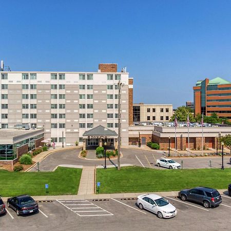 Doubletree By Hilton Neenah Bagian luar foto