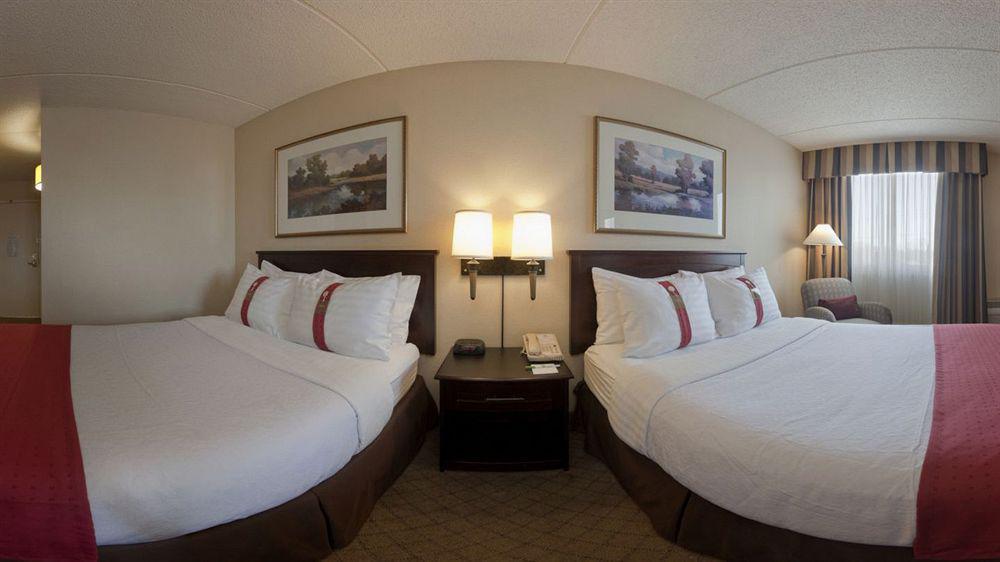 Doubletree By Hilton Neenah Bagian luar foto