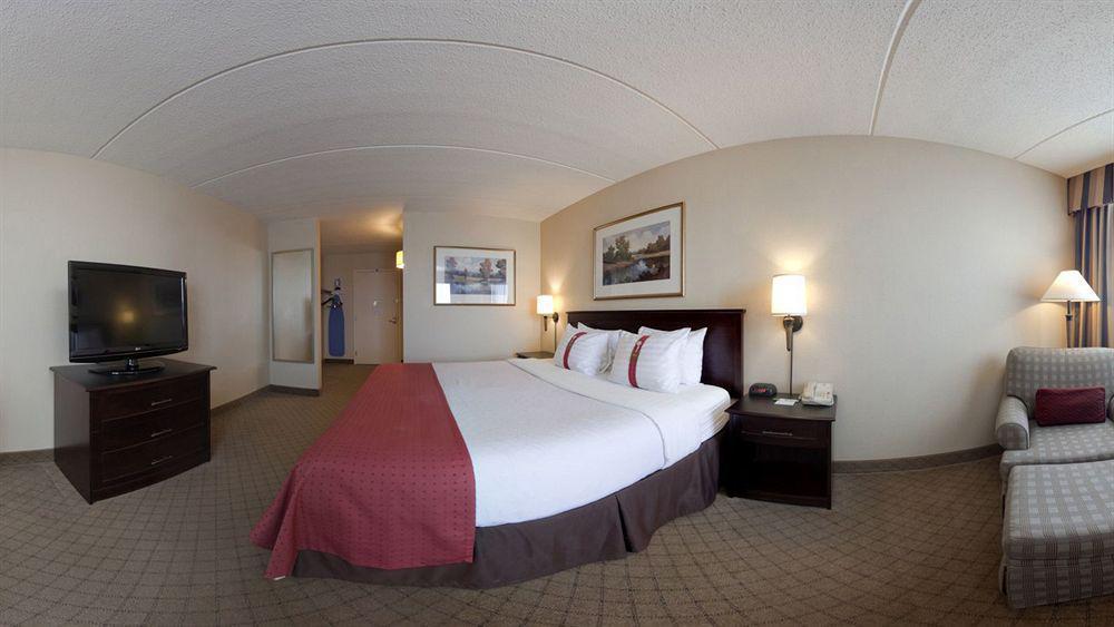 Doubletree By Hilton Neenah Bagian luar foto