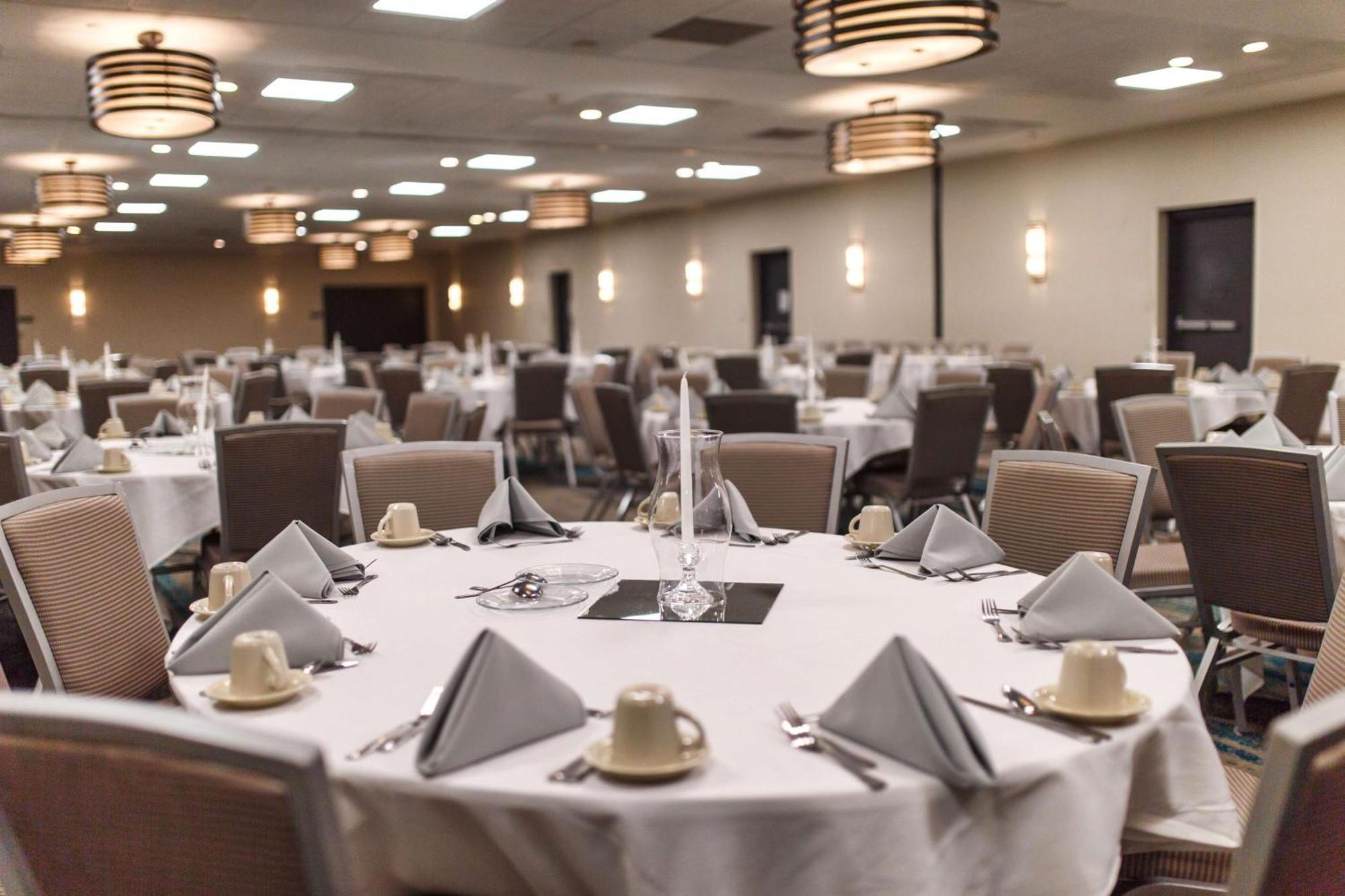 Doubletree By Hilton Neenah Bagian luar foto