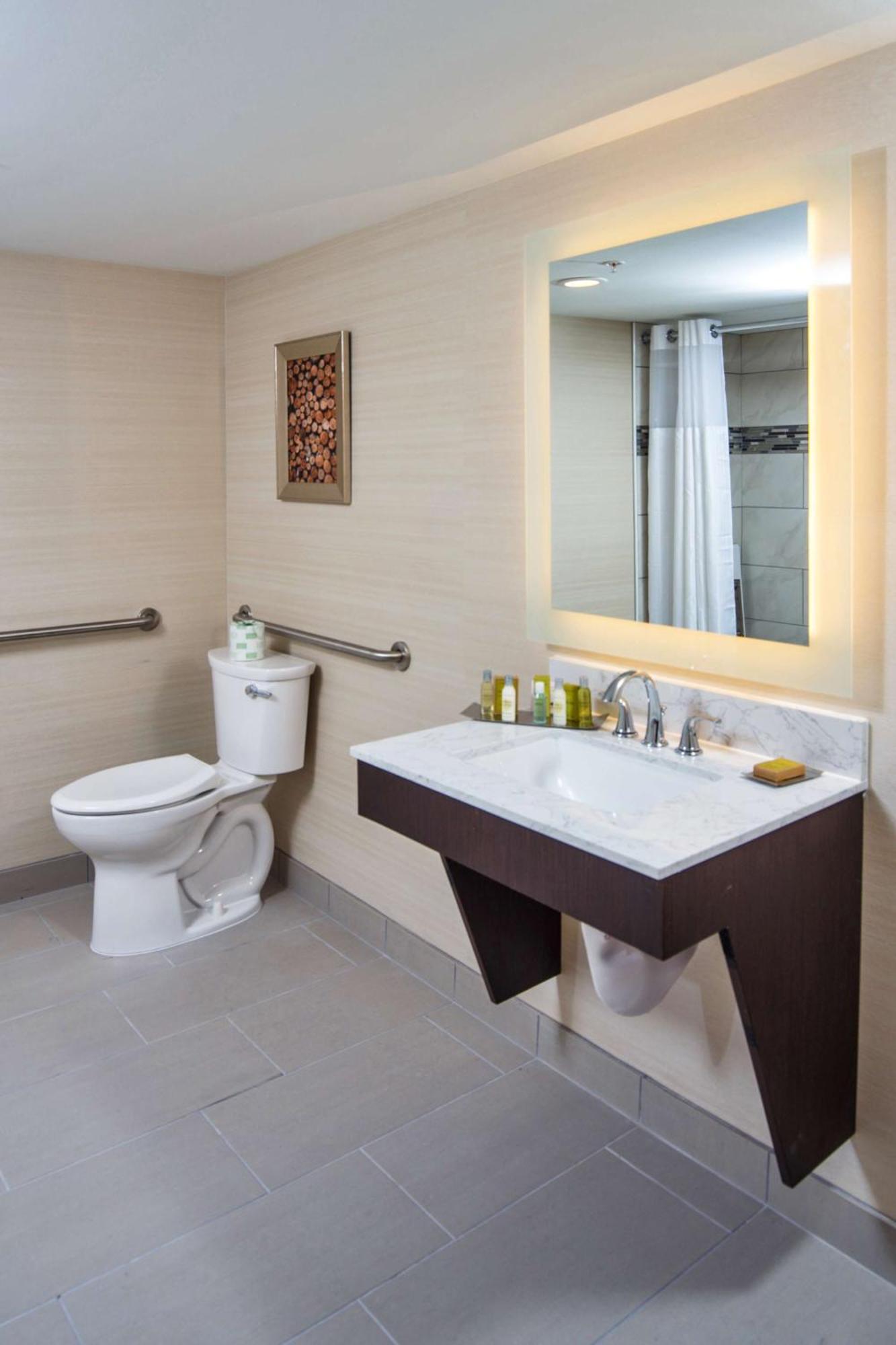 Doubletree By Hilton Neenah Bagian luar foto