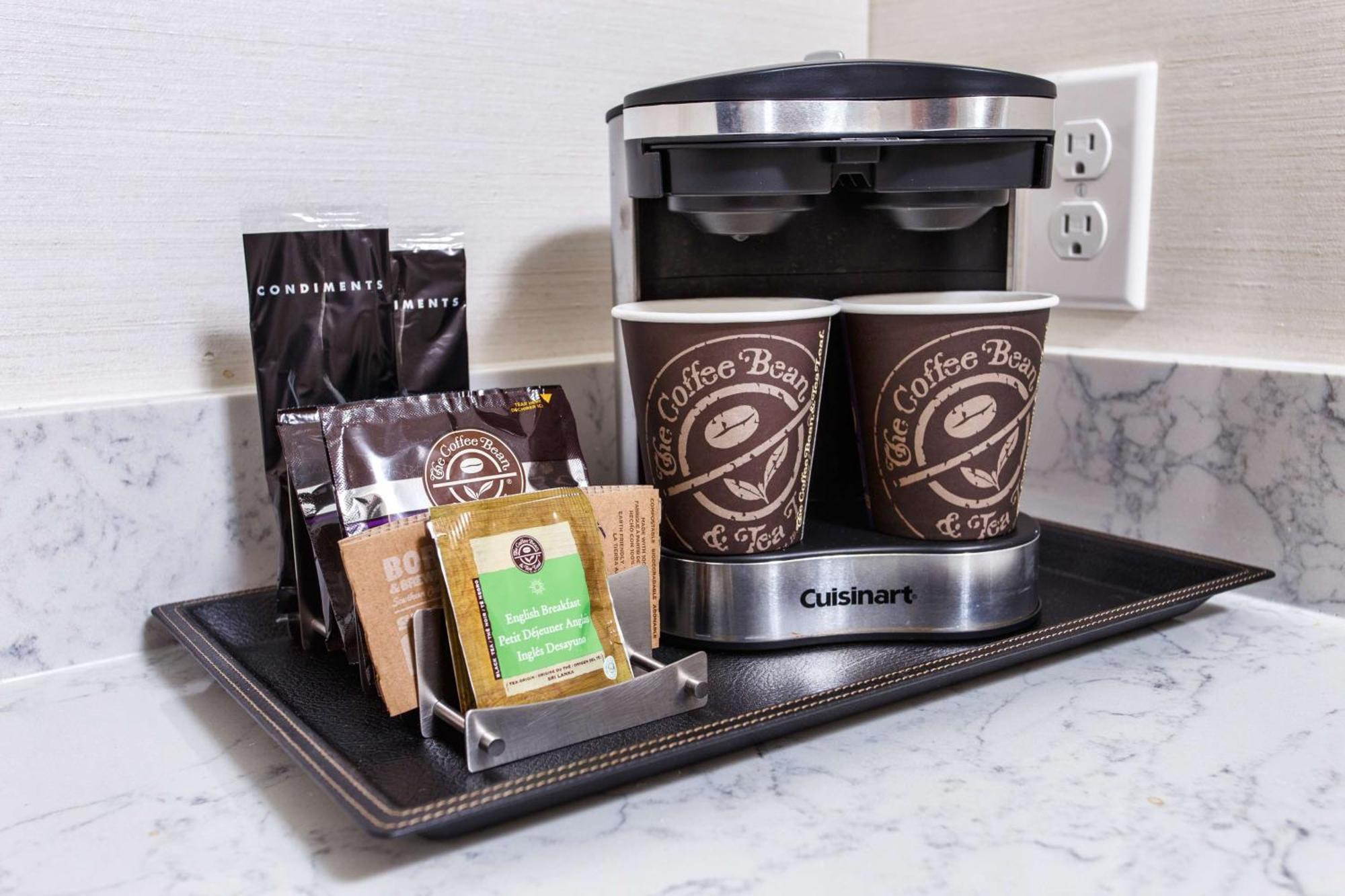 Doubletree By Hilton Neenah Bagian luar foto