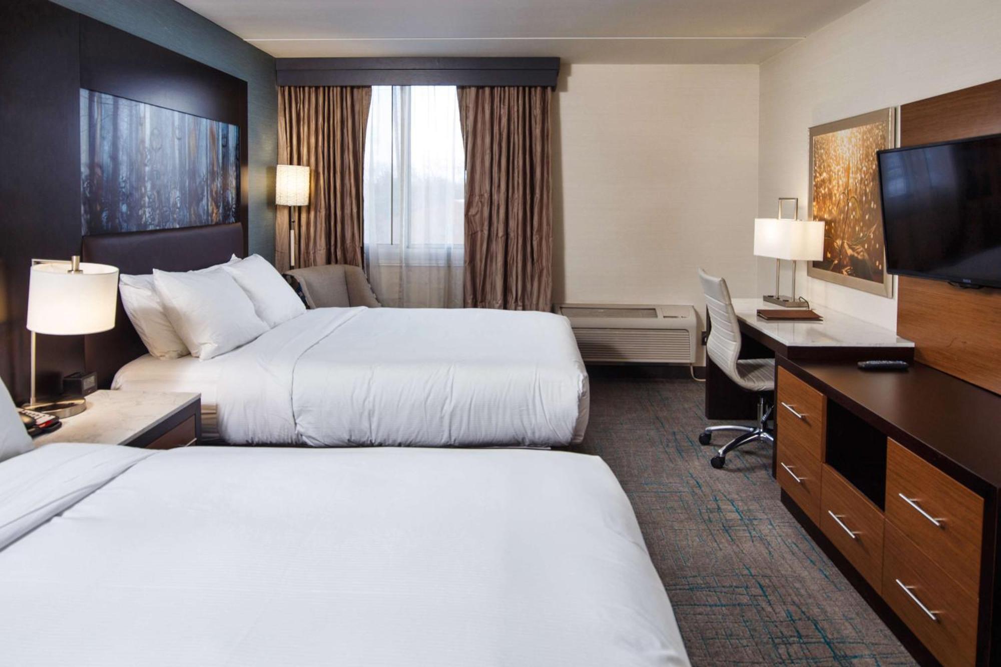 Doubletree By Hilton Neenah Bagian luar foto