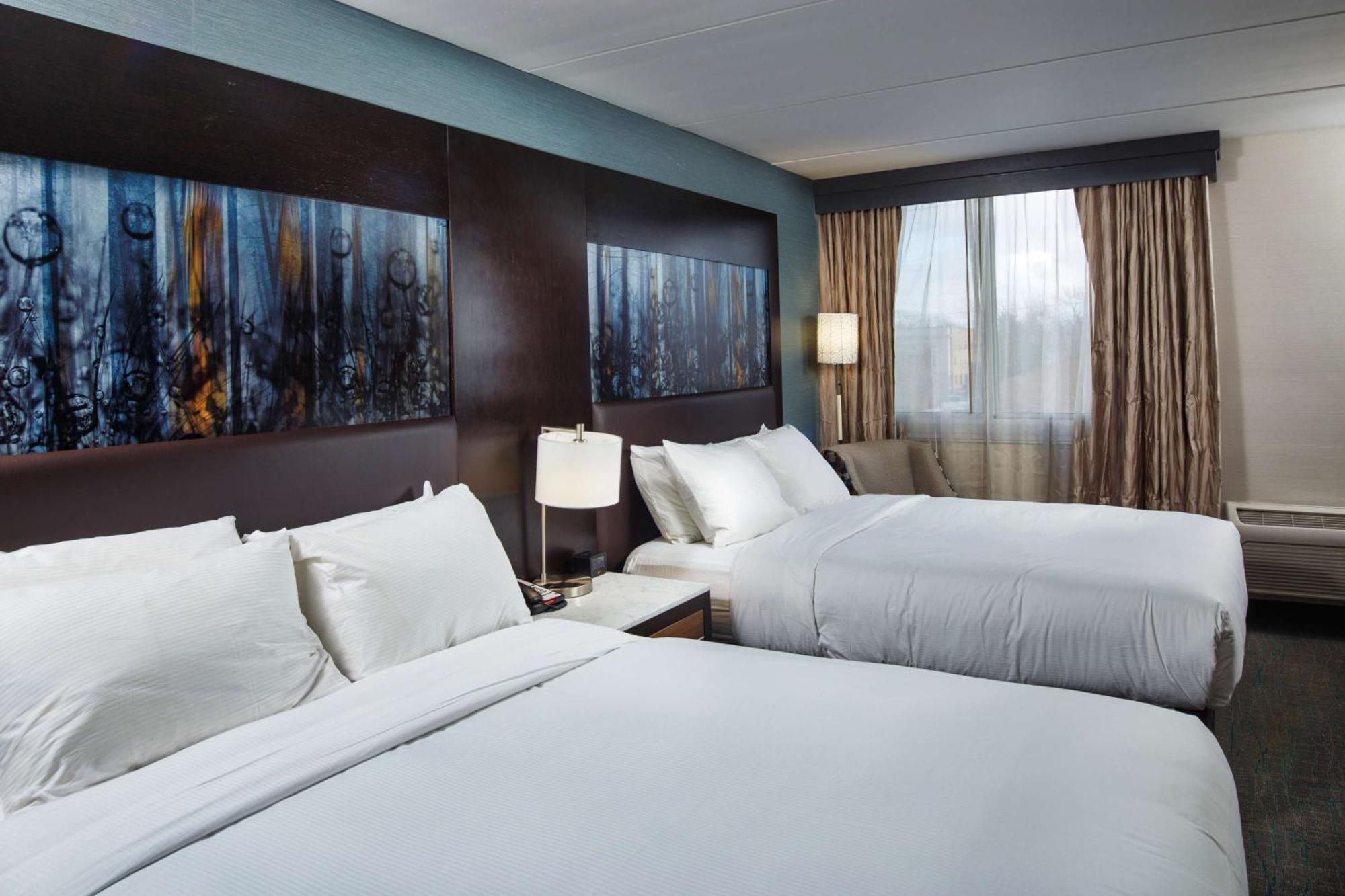 Doubletree By Hilton Neenah Bagian luar foto