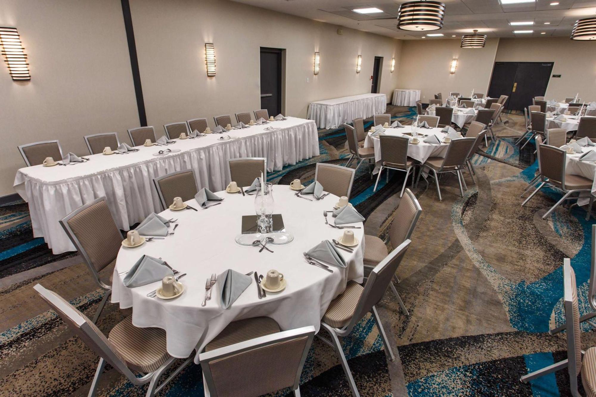 Doubletree By Hilton Neenah Bagian luar foto
