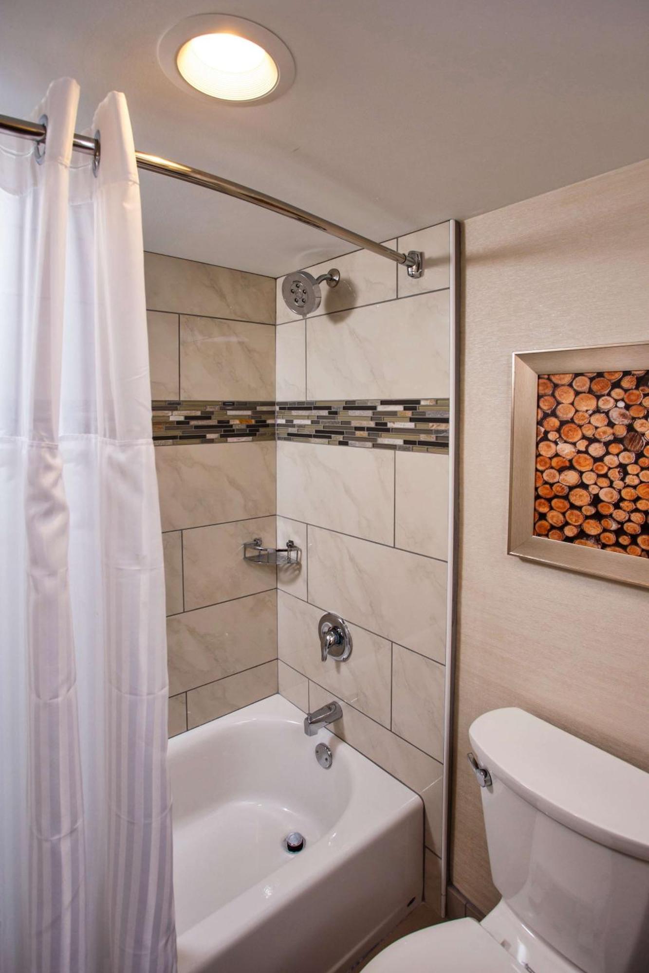 Doubletree By Hilton Neenah Bagian luar foto