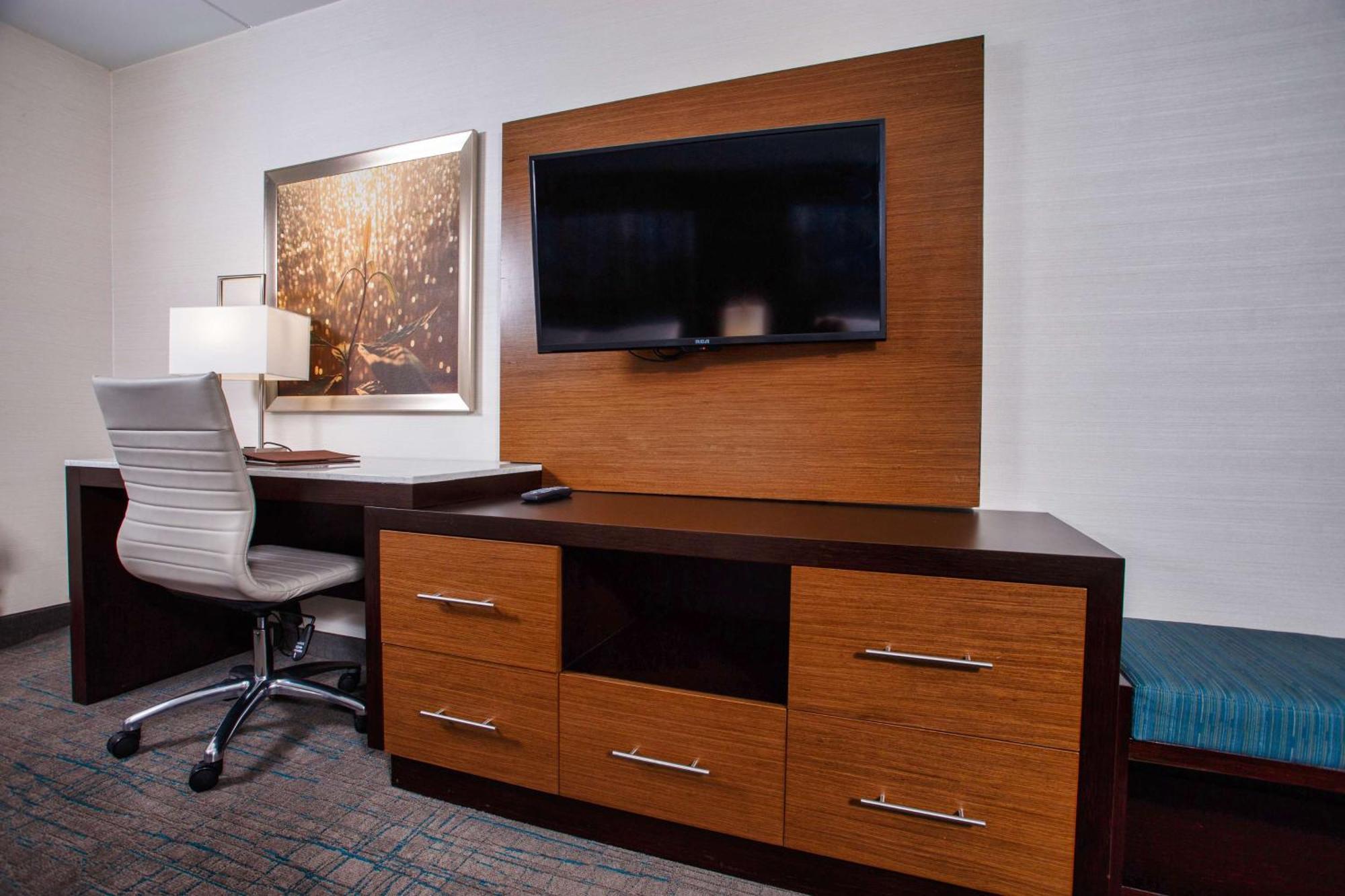 Doubletree By Hilton Neenah Bagian luar foto