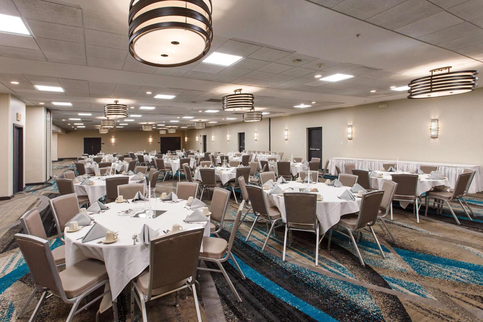 Doubletree By Hilton Neenah Bagian luar foto