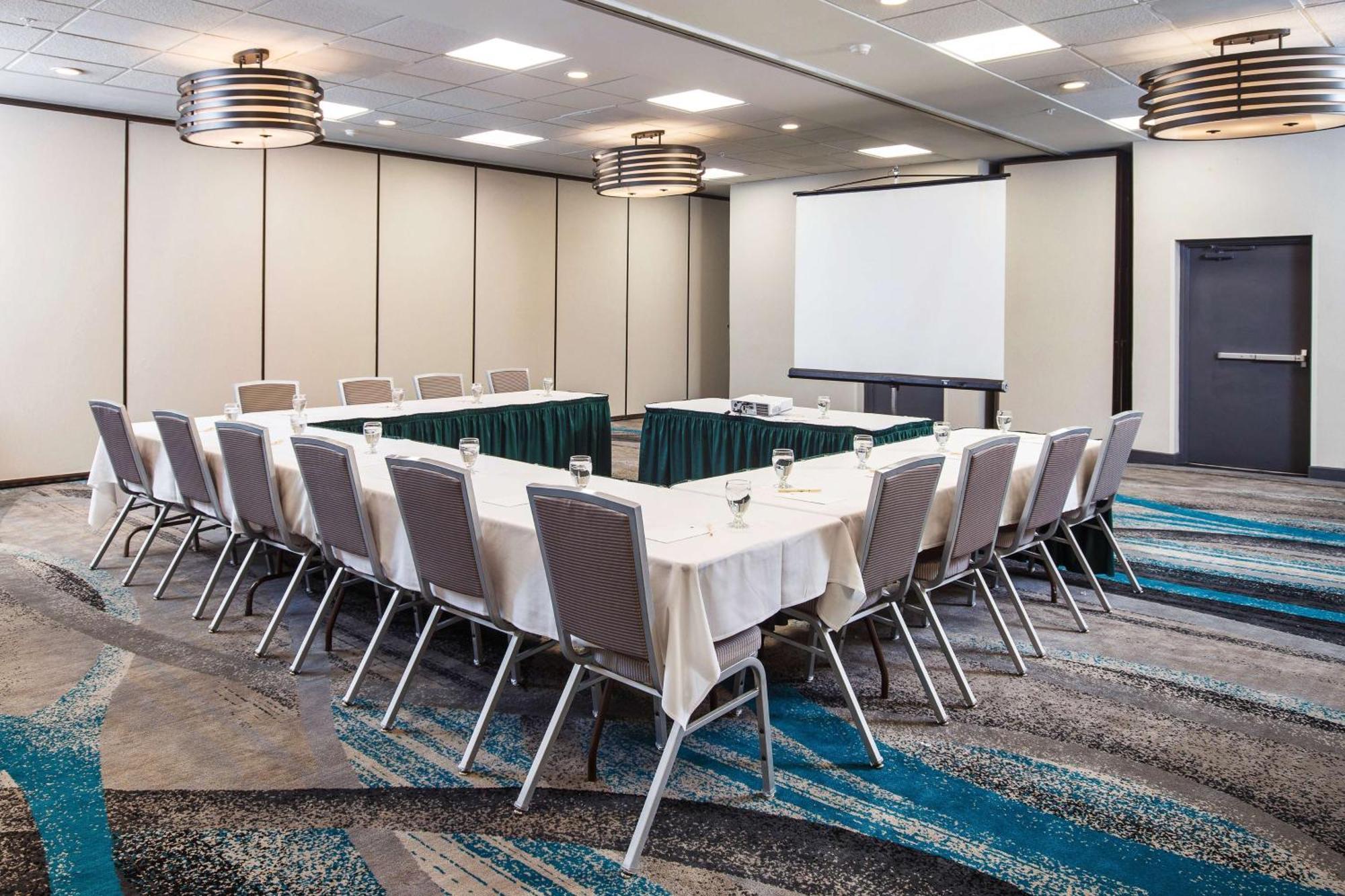 Doubletree By Hilton Neenah Bagian luar foto