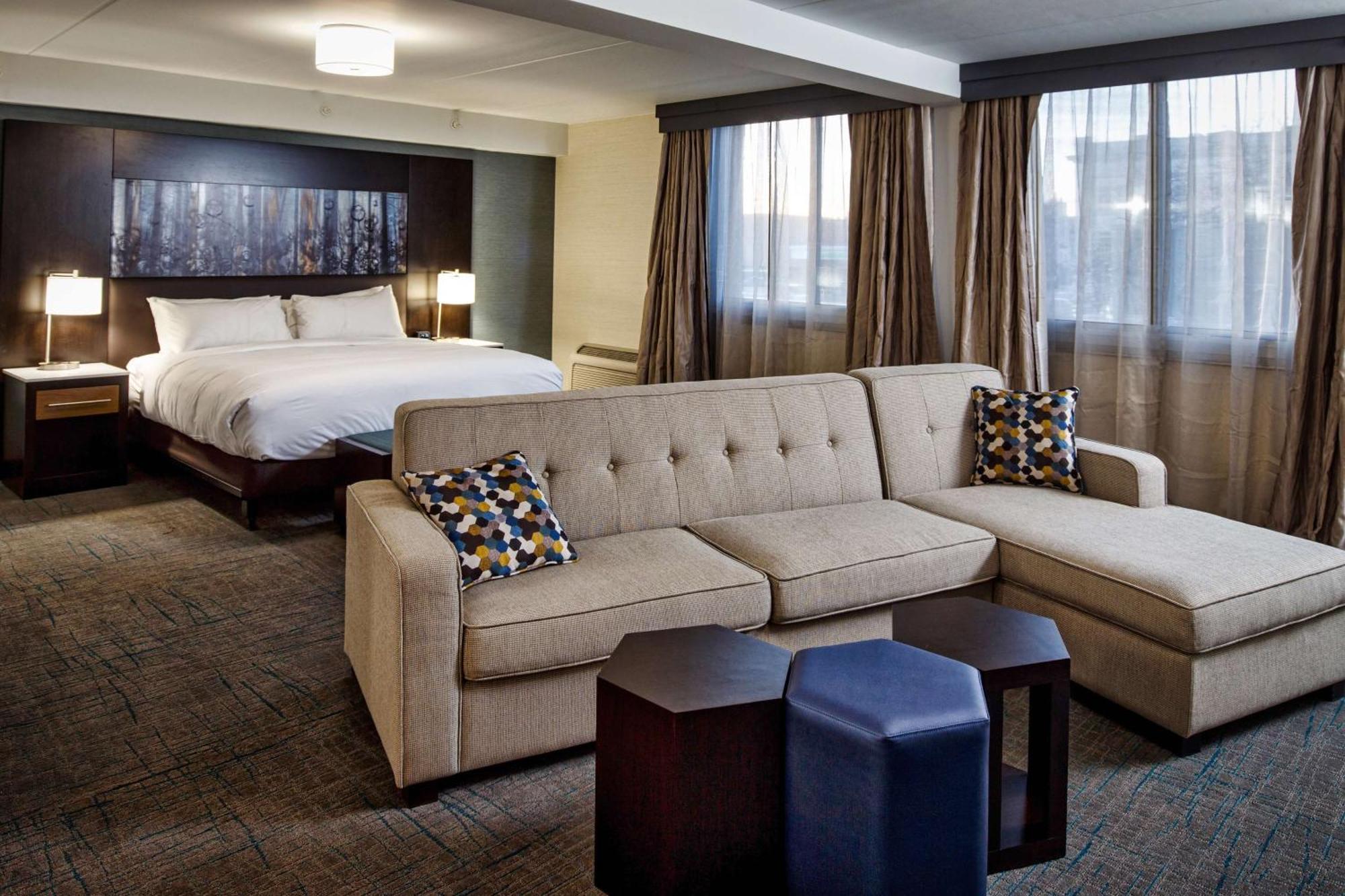 Doubletree By Hilton Neenah Bagian luar foto