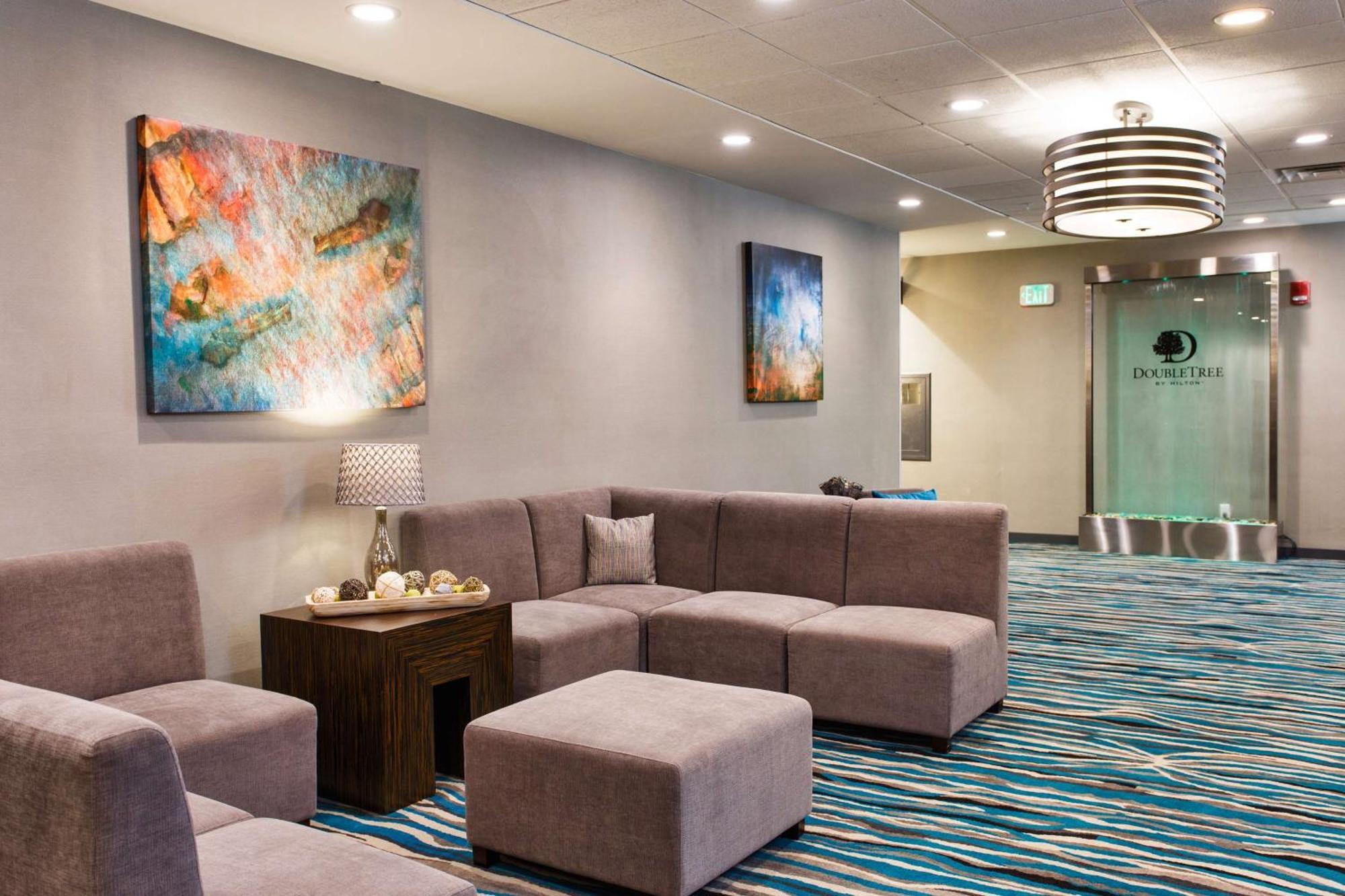Doubletree By Hilton Neenah Bagian luar foto