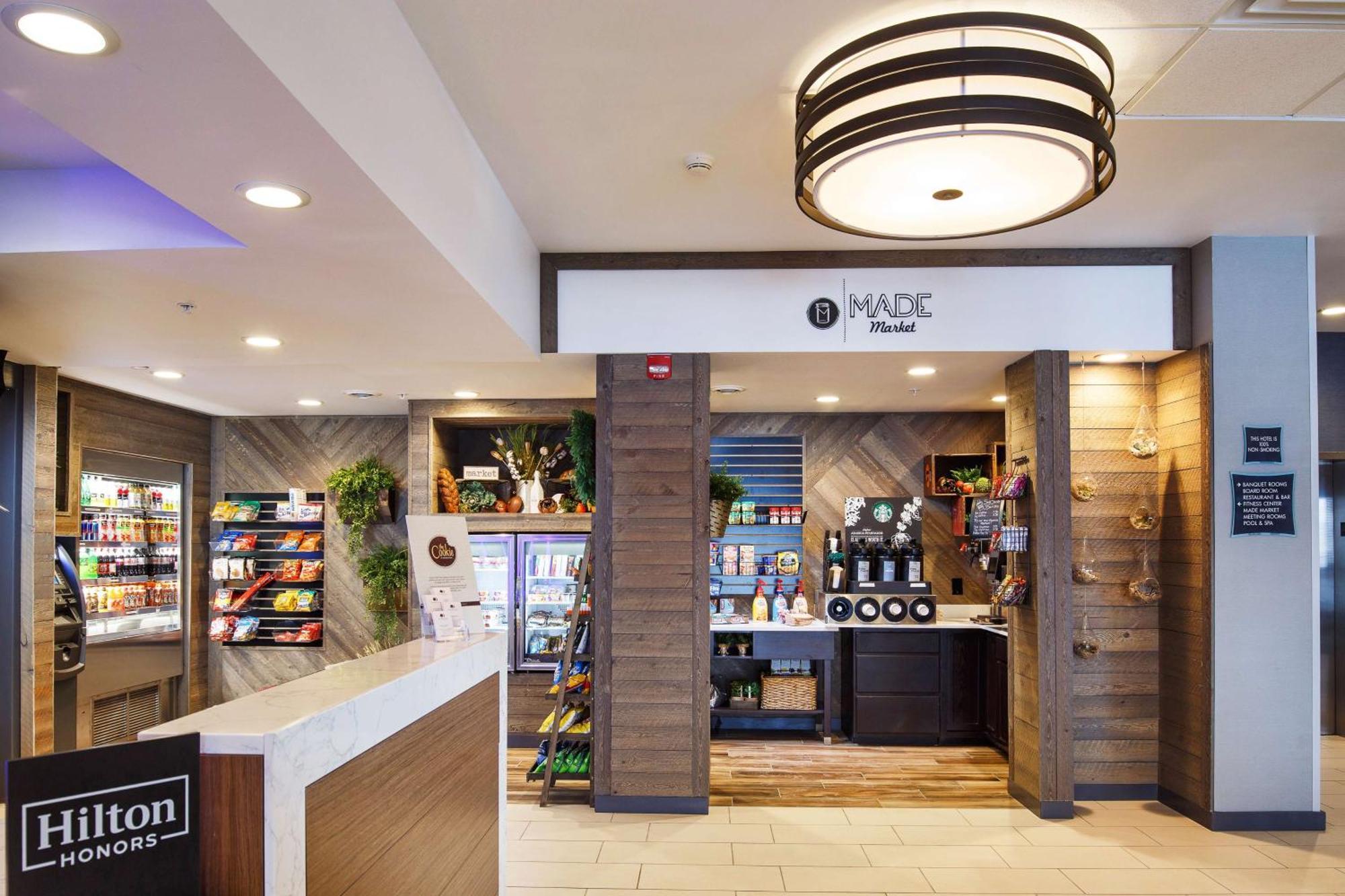 Doubletree By Hilton Neenah Bagian luar foto