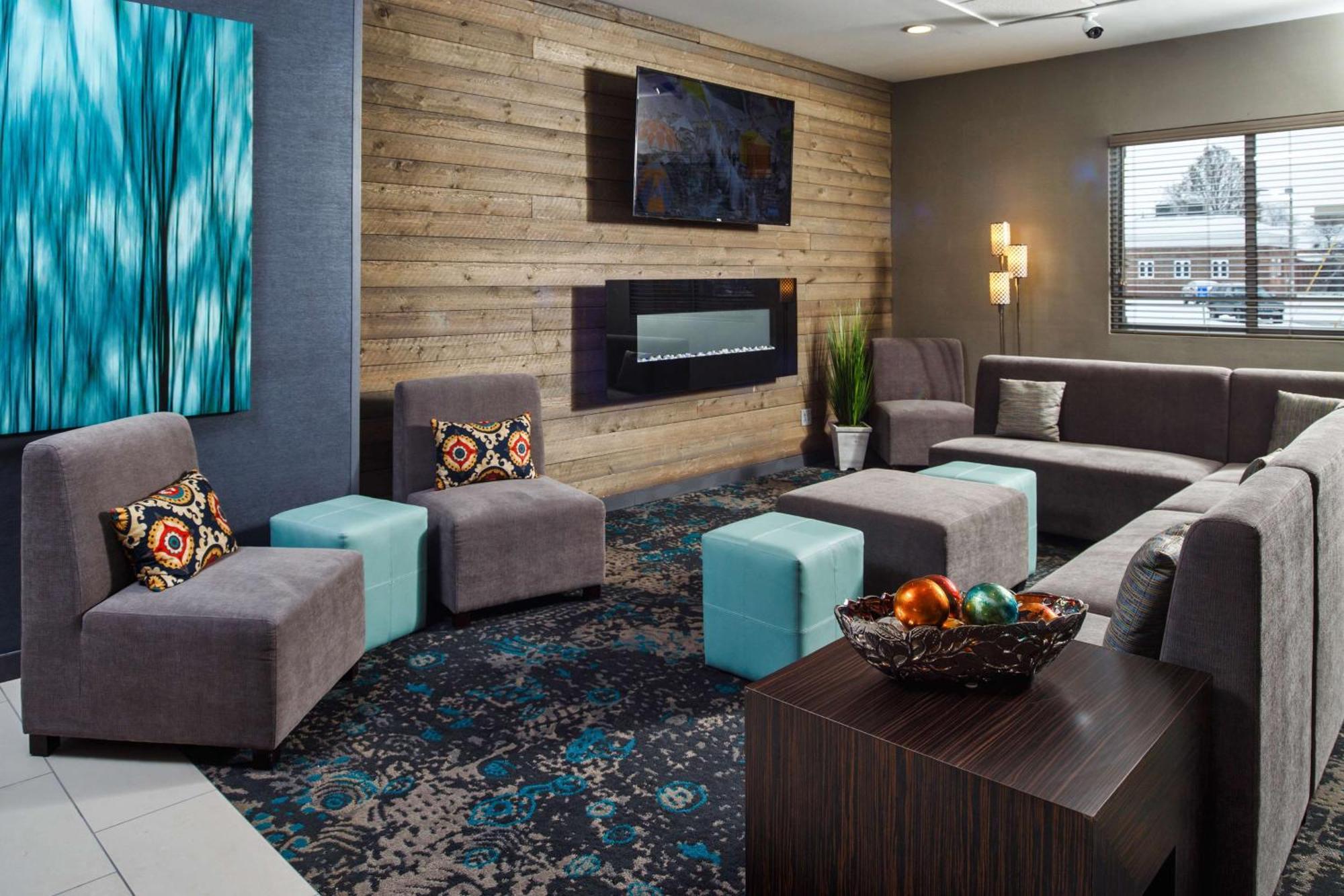 Doubletree By Hilton Neenah Bagian luar foto