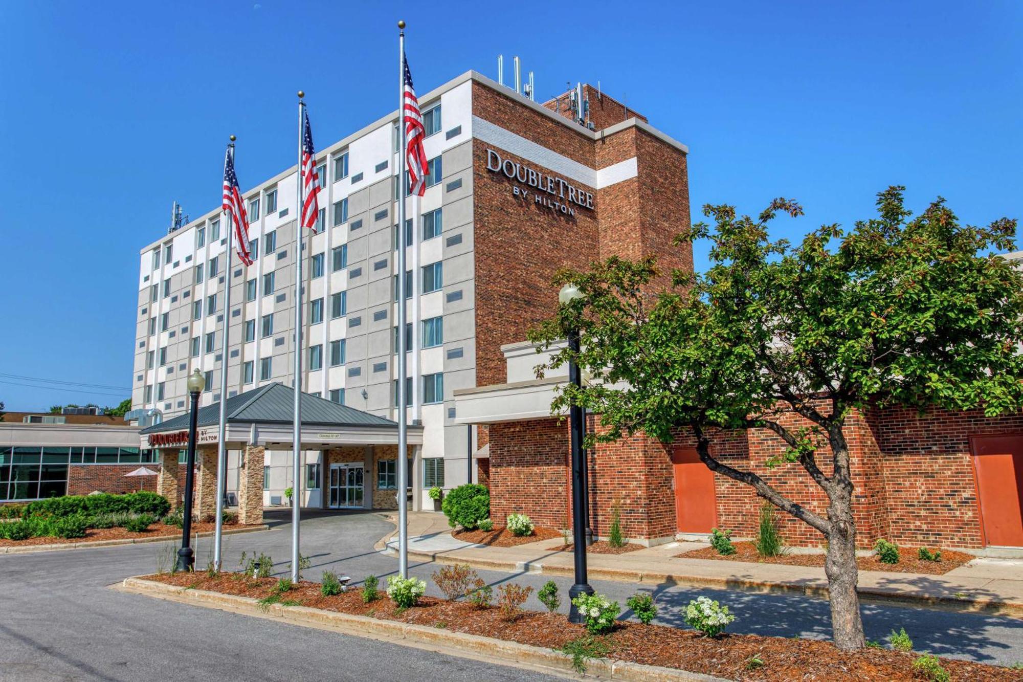 Doubletree By Hilton Neenah Bagian luar foto