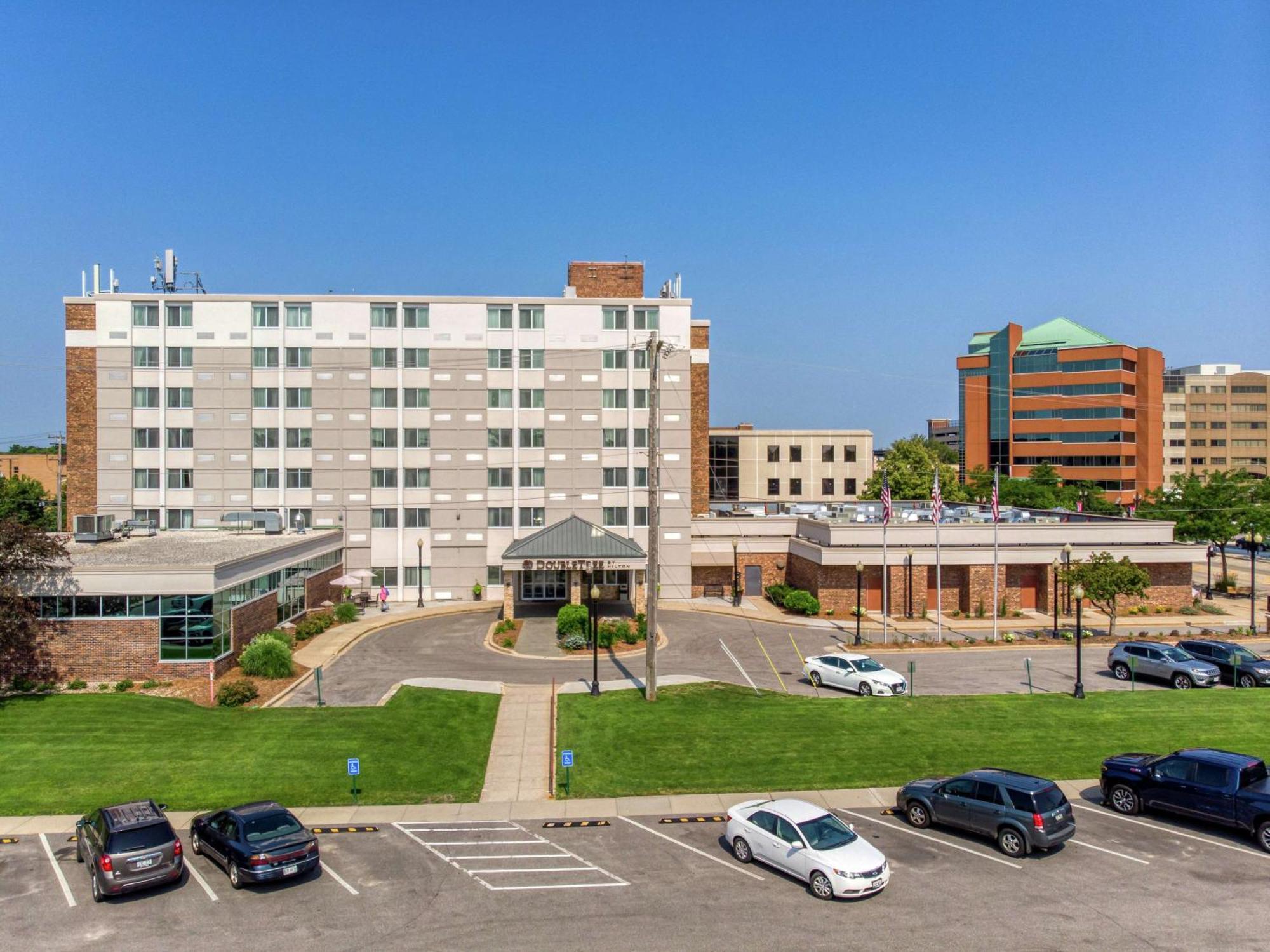 Doubletree By Hilton Neenah Bagian luar foto