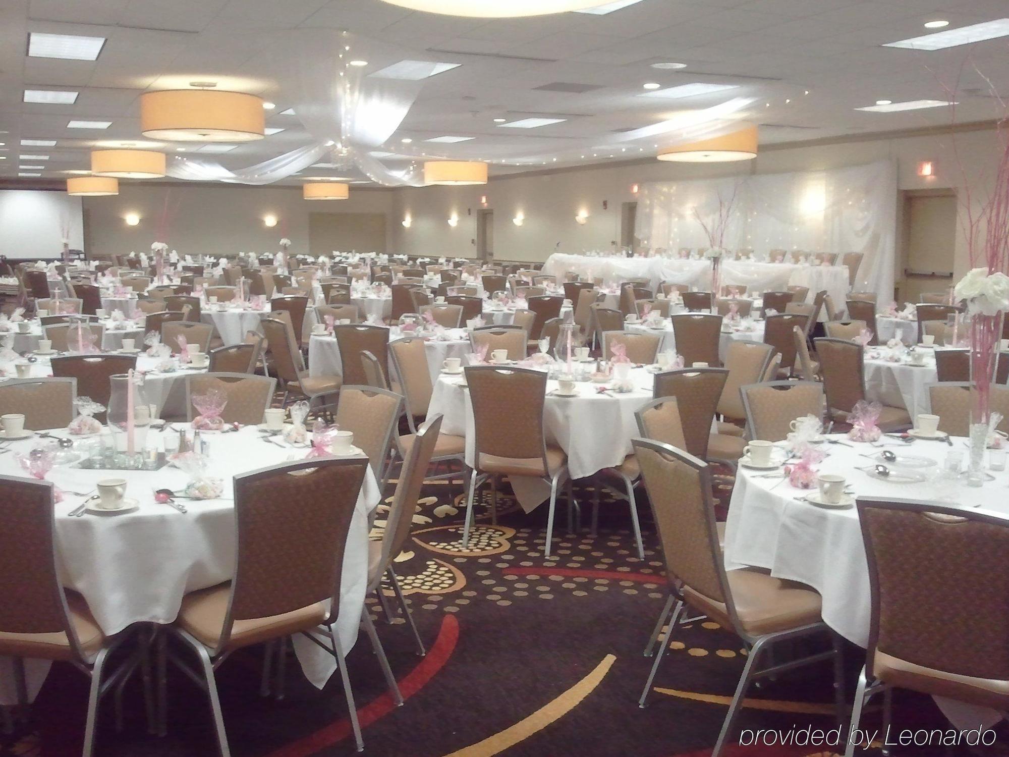 Doubletree By Hilton Neenah Bagian luar foto