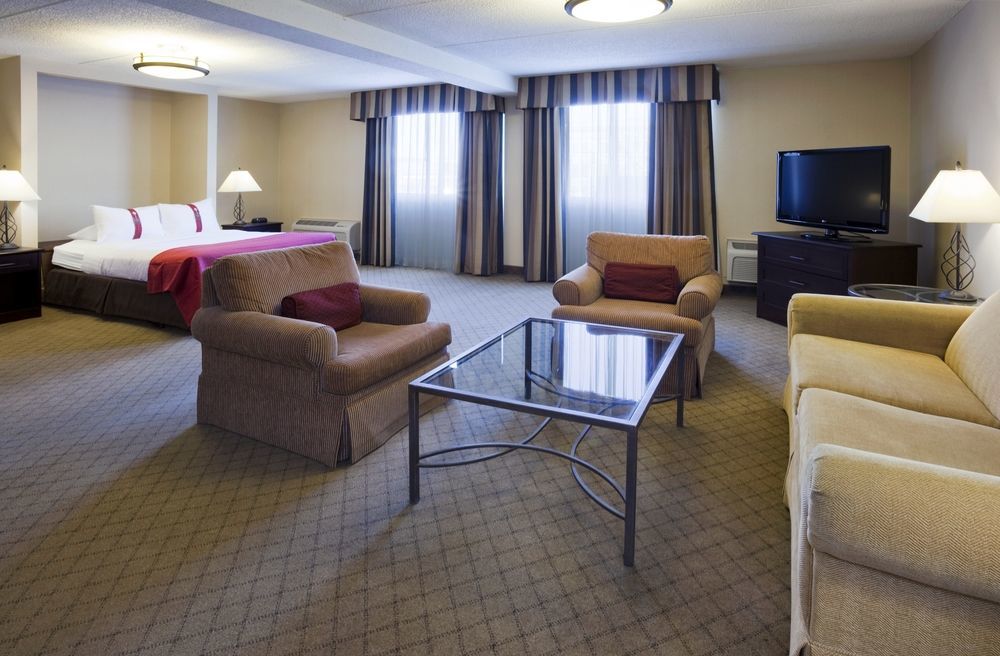 Doubletree By Hilton Neenah Bagian luar foto