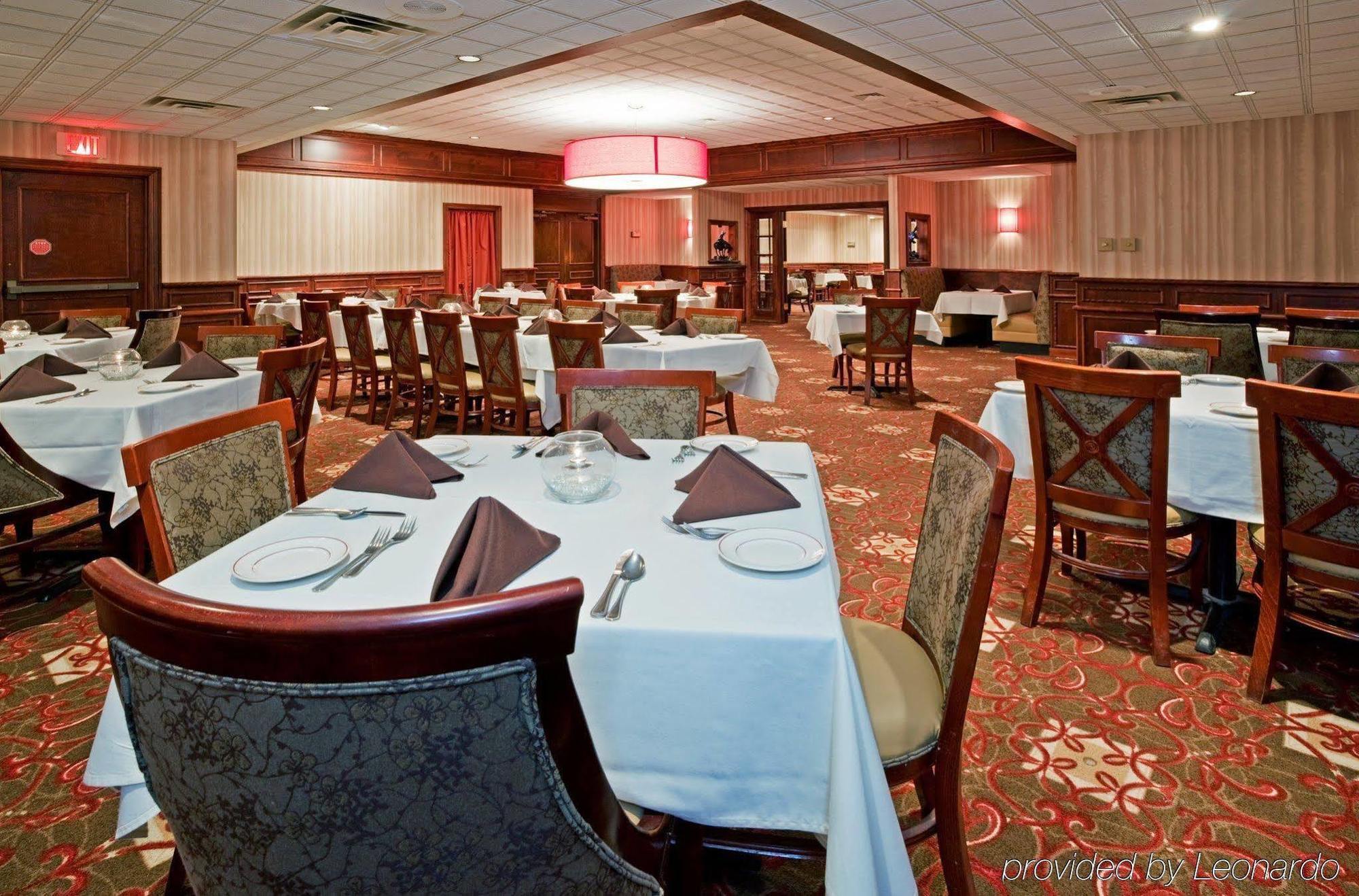 Doubletree By Hilton Neenah Bagian luar foto