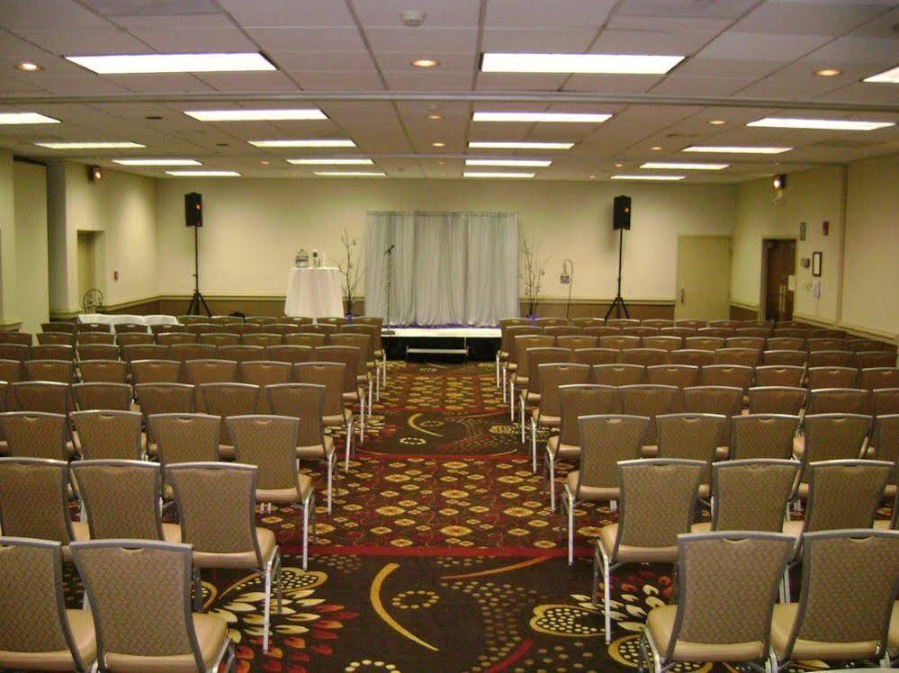 Doubletree By Hilton Neenah Bagian luar foto