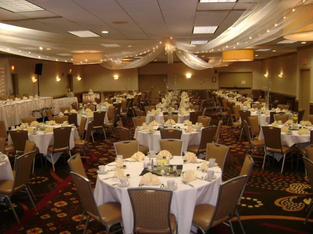 Doubletree By Hilton Neenah Bagian luar foto