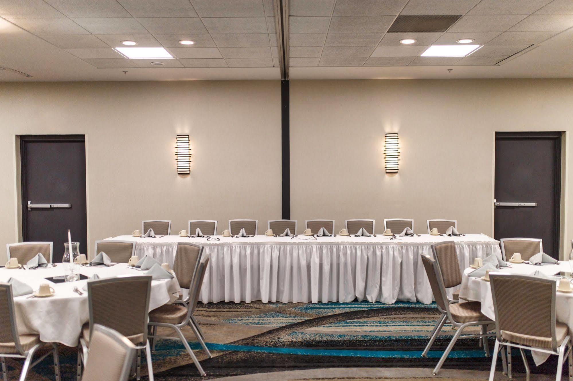 Doubletree By Hilton Neenah Bagian luar foto