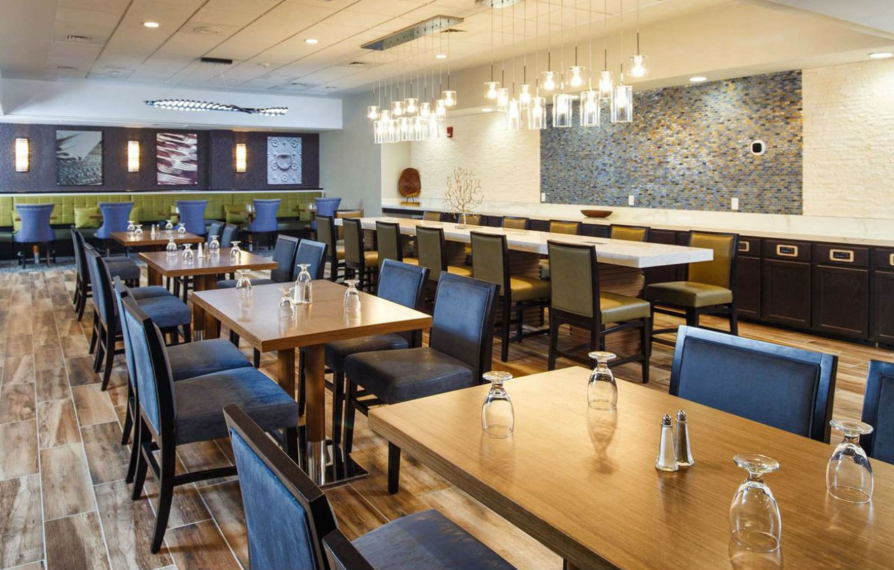 Doubletree By Hilton Neenah Bagian luar foto
