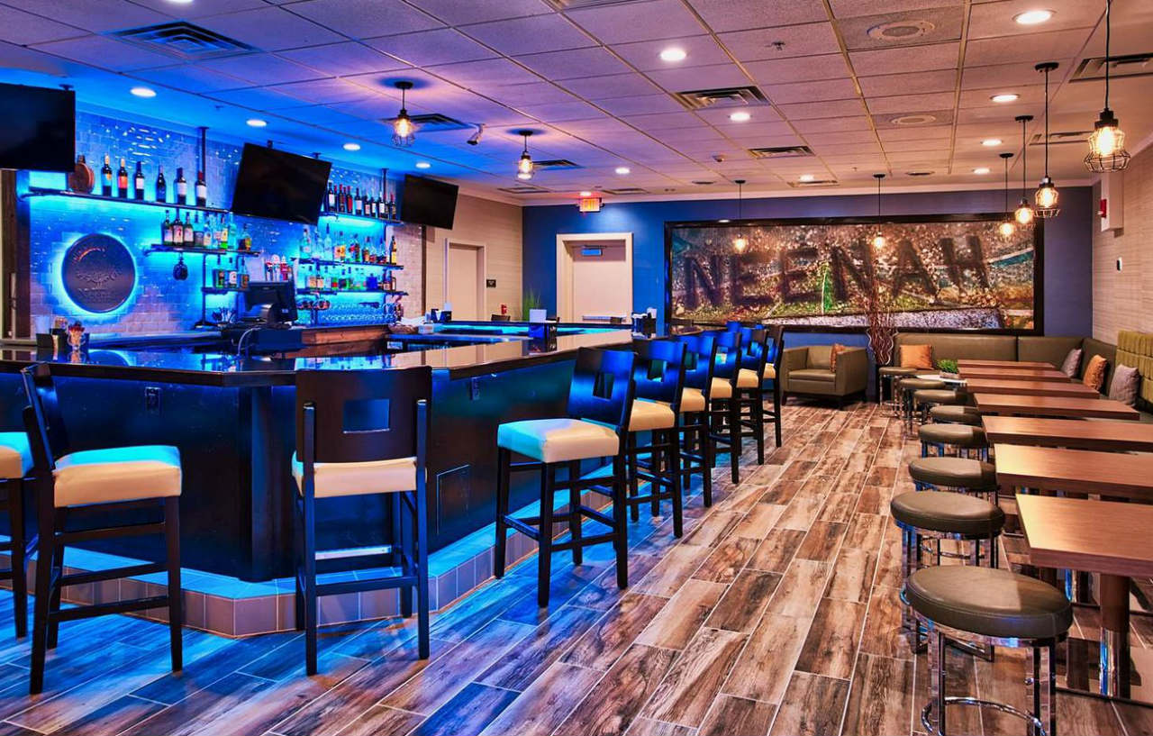 Doubletree By Hilton Neenah Bagian luar foto